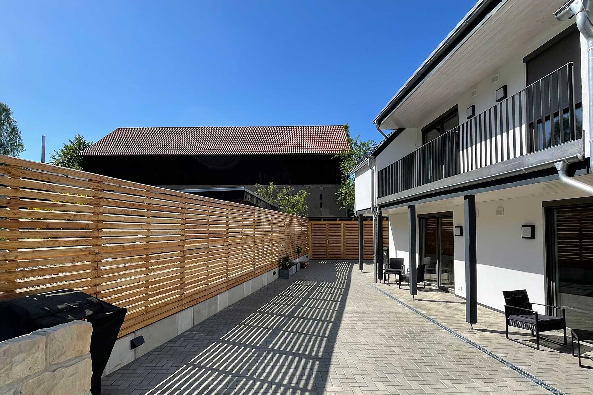 Ferienhaus Leuner – Außenbereich mit Sitzgelegenheiten Ferienhaus Leuner - Terrasse