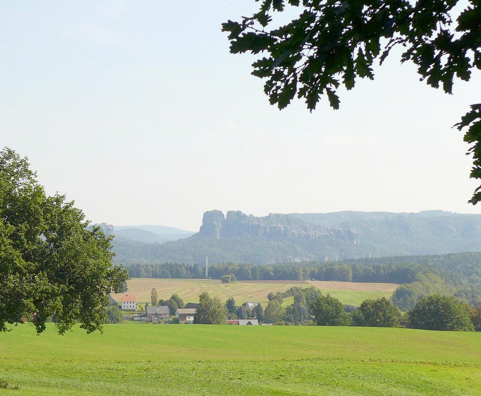 Ferienhaus Leuner – Ausflugsziele – Schrammsteine Ferienhaus Leuner - Blick auf die Schrammsteine